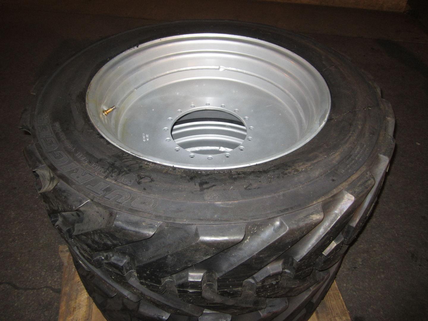 0272055 15 X 28 Ff Tire, Wheel RH | JLG 0272055 15 X 28 Ff Tire, Wheel RH | JLG